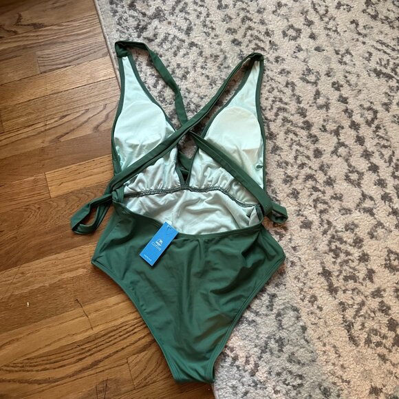 CUPSHE {NWT} One Piece Criss Cross Deep V Swimsuit | Medium | Basil Green - Picture 3 of 9